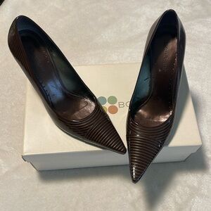 BCBGirls Rust w/ Bronze pinstripe Patent Leather Pointed Toe Pump Sz 7.5